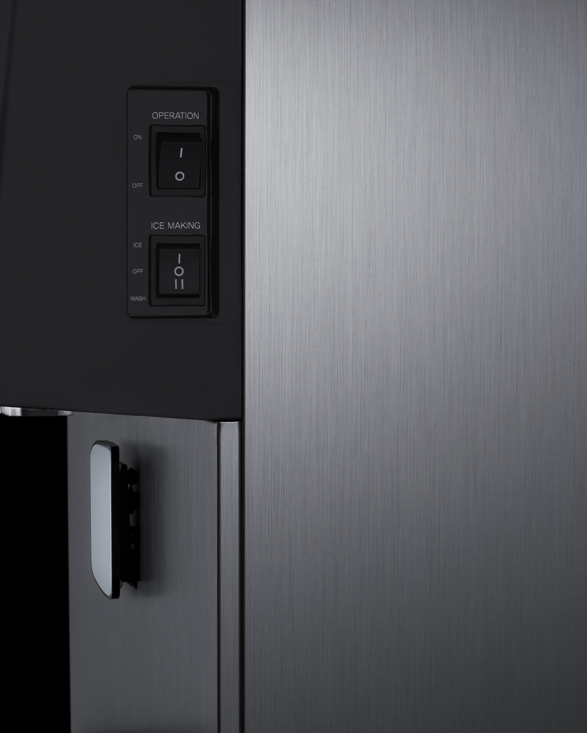 Commercially listed countertop ice and water dispenser with 160 lb. ice production capacity